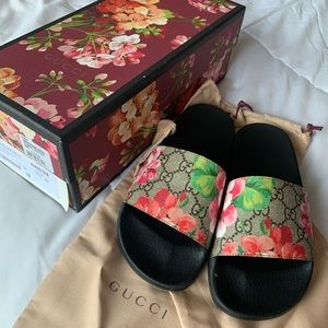 AUTH Gucci Bloom Slides